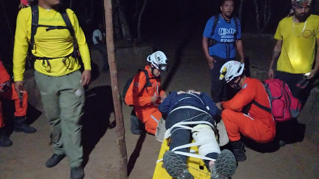 Chapada: Corpo de Bombeiros resgata mulher que sofreu acidente na Trilha do Sossego no município de Lençóis