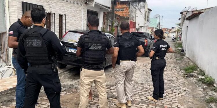 Homem é preso na Bahia suspeito de vender imagens pornográficas de crianças e adolescentes na internet