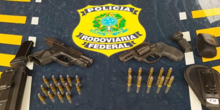 SEABRA: Pistola, revólver, munições e carregadores são apreendidos dentro de carro na região de Seabra