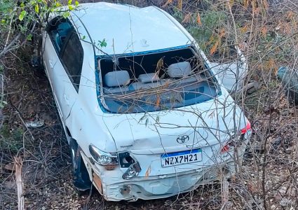 Rio de Contas: Veículo sai da pista e cai em ribanceira na BA-148 trecho da Serra das Almas