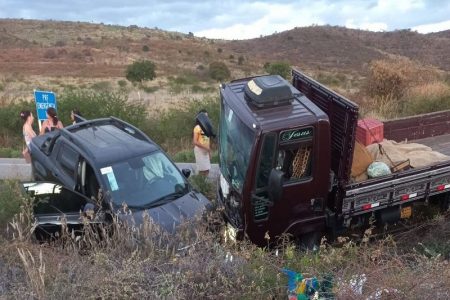 Chapada: Colisão entre veículos é registrada na BR-030, próximo a antiga fábrica de cimento