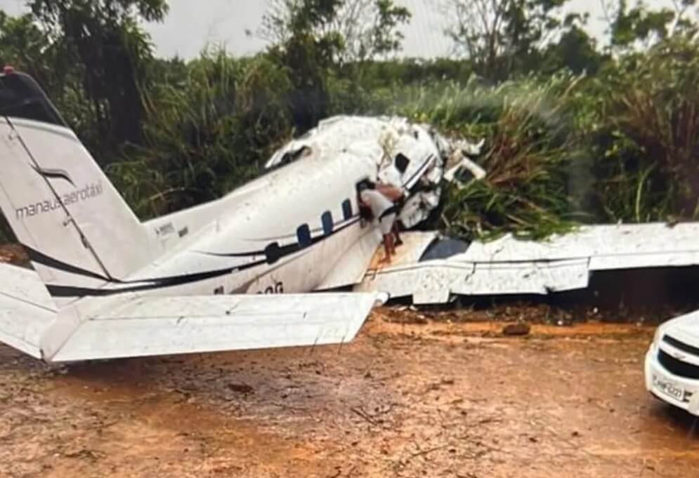 Avião com grupo de turistas cai no Amazonas e mata 14 pessoas