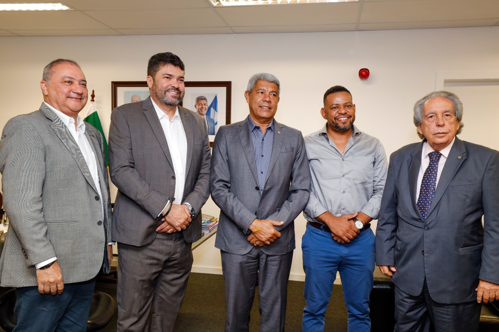 ​Santaluz recebe ambulâncias e equipamentos hospitalares do Governo do Estado