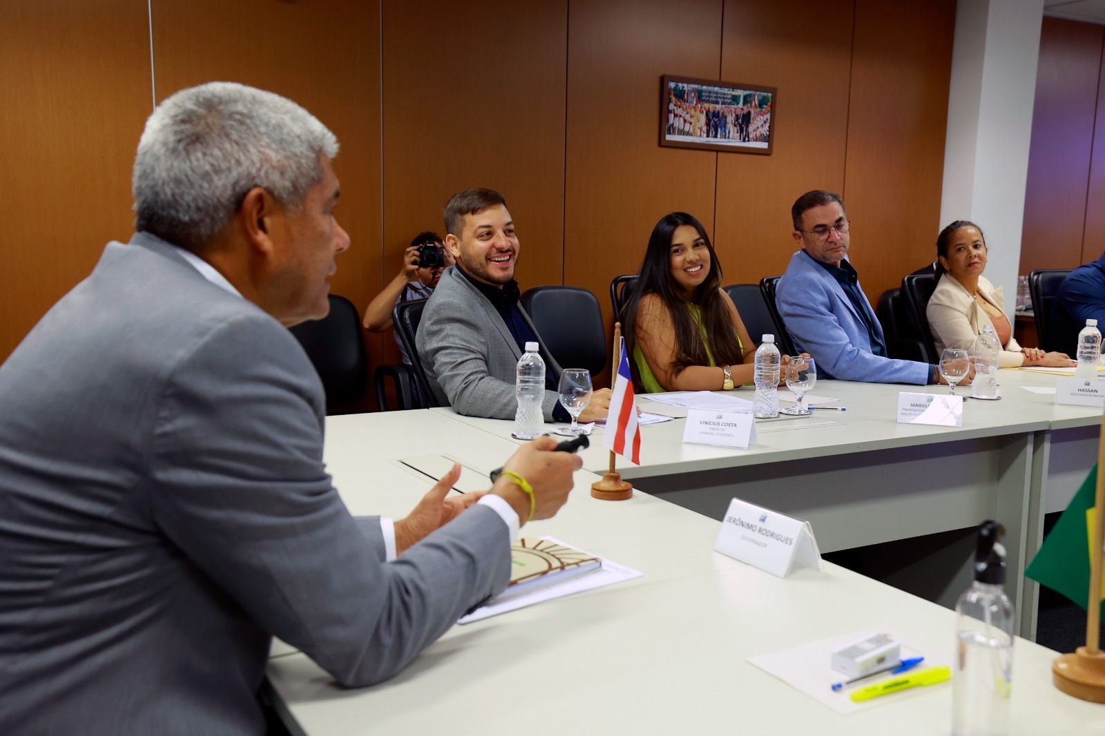 ​Governador recebe prefeito de Manoel Vitorino e discute investimentos para o município