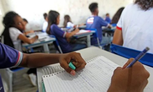 CHAPADA: Prefeitura de Morro do Chapéu proíbe aparelhos eletrônicos por 30 dias em escolas municipais