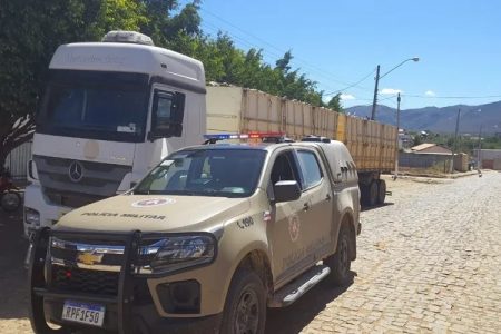 Chapada: CIPPA de Lençóis apreende Carreta novamente transportando madeira nativa ilegal