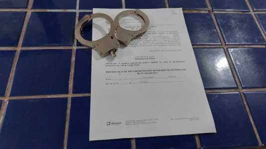 CHAPADA: Mulher com mandado de prisão em aberto é capturada pela polícia militar entre Ituaçu e Barra da Estiva