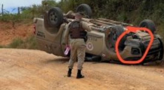 CHAPADA: Viatura da PM capota durante perseguição em Varzea do Poço