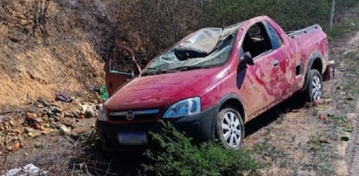 Chapada: Carro capota e deixa pai, mãe e filho feridos na região de Livramento de Nossa Senhora