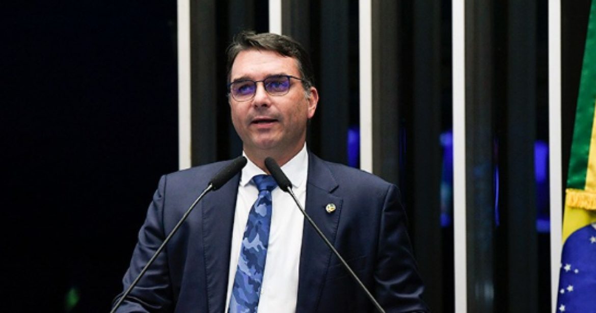 tse-suspende-pesquisa-atlasintel-que-mostrou-queda-de-flavio-bolsonaro-apos-audio-com-vorcaro
