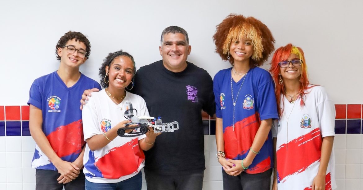 estudantes-soteropolitanos-criam-carrinho-de-lego-que-faz-limpeza-de-praias