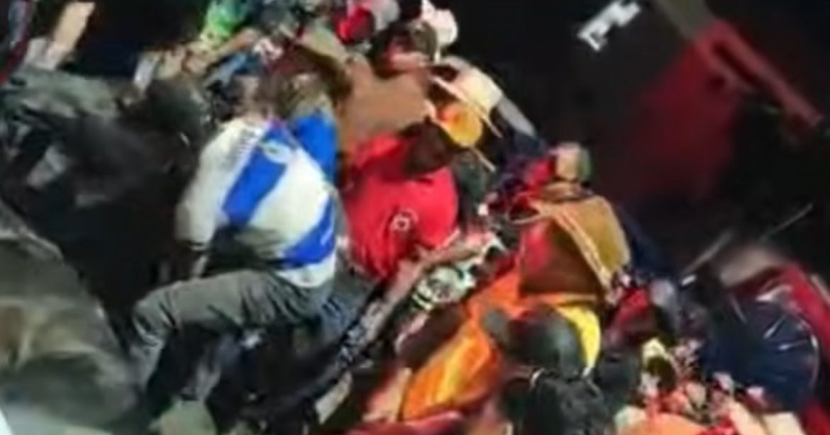video:-caminhao-atinge-participantes-de-cavalgada-na-bahia,-deixa-dois-feridos-e-provoca-morte-de-cavalo