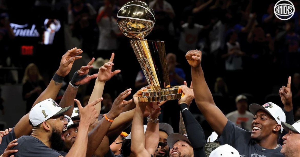 new-york-knicks-bate-san-antonio-spurs,-encerra-jejum-de-53-anos-e-volta-ao-topo-da-nba