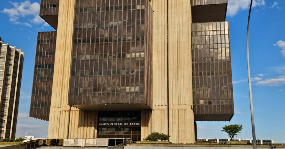 banco-central-decide-fazer-novo-corte-de-0,25%-na-selic-e-alban-diz-que-percentual-nao-reduz-“asfixia-financeira”