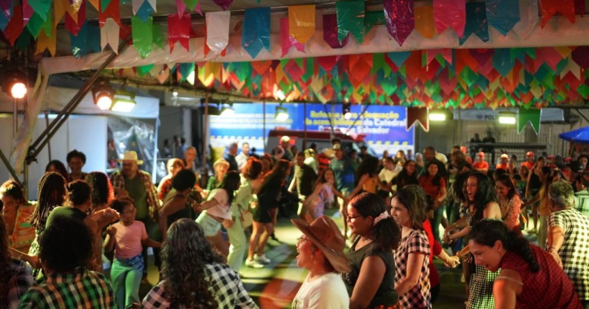 sao-joao-no-pelo:-espaco-de-danca-atrai-baianos-e-turistas-no-pelourinho