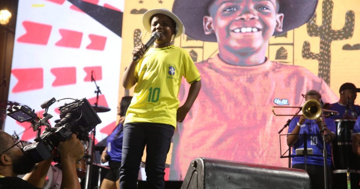 futuro-do-forro:-ruan-vaqueirinho-estreia-no-largo-do-pelourinho-e-destaca-emocao-com-o-sucesso