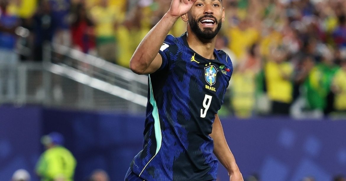 “tudo-que-eu-sempre-sonhei”,-diz-matheus-cunha-apos-dois-gols-em-vitoria-do-brasil-sobre-o-haiti