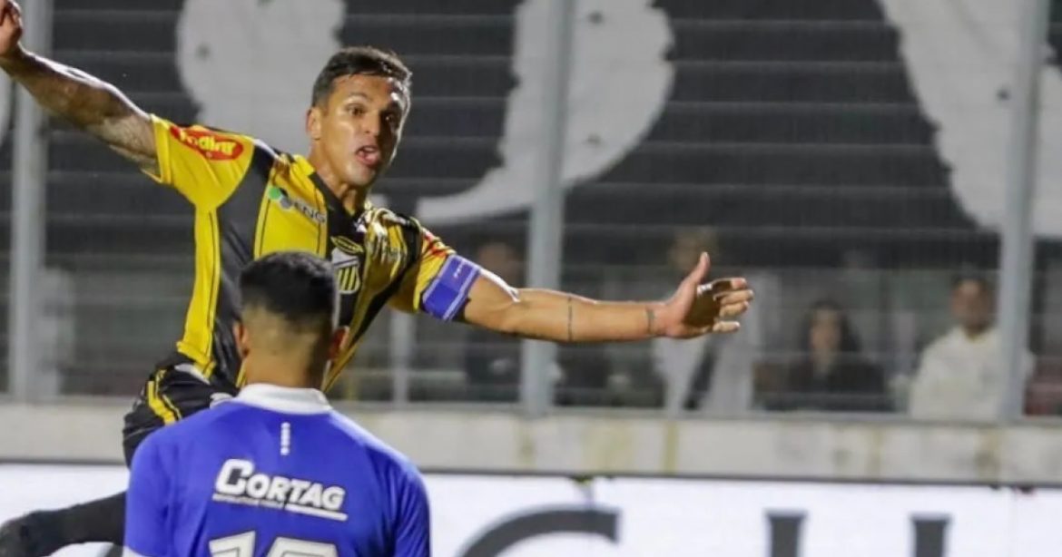 video:-gol-bizarro-na-serie-b-viraliza-em-meio-a-copa-do-mundo