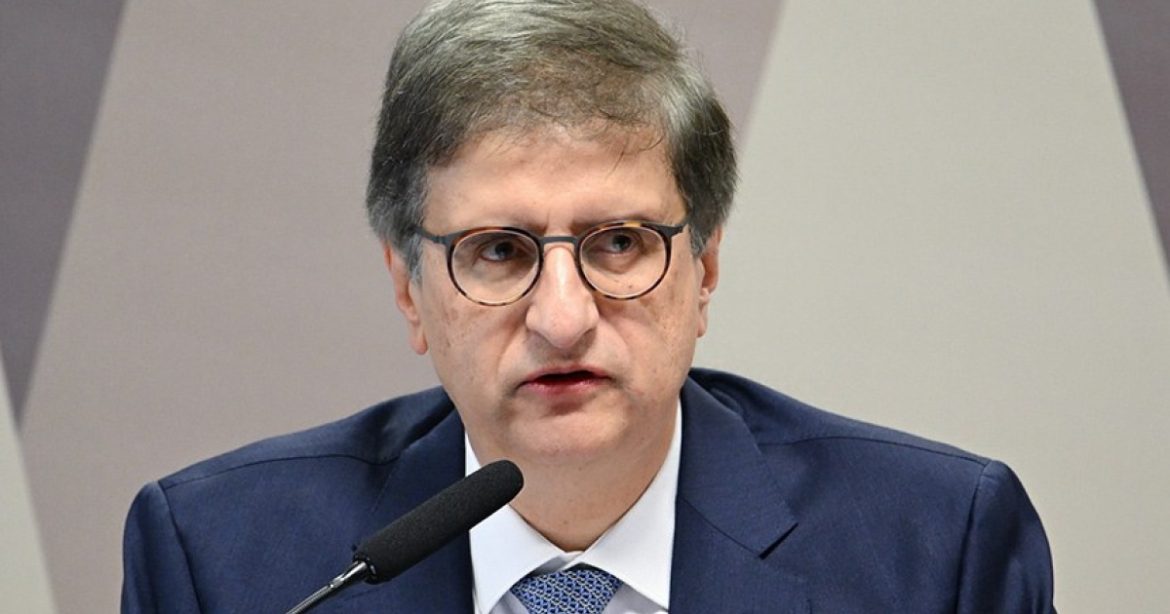 pgr-diz-que-arma-apreendida-com-seguranca-de-bolsonaro-nao-indica-falta-grave-do-ex-presidente