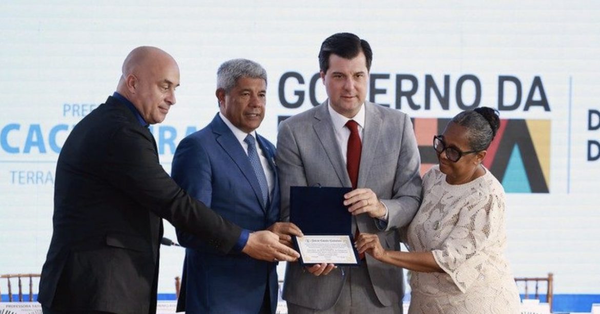 titulo-de-cidadao-cachoeirano-e-concedido-ao-procurador-geral-de-justica-pedro-maia