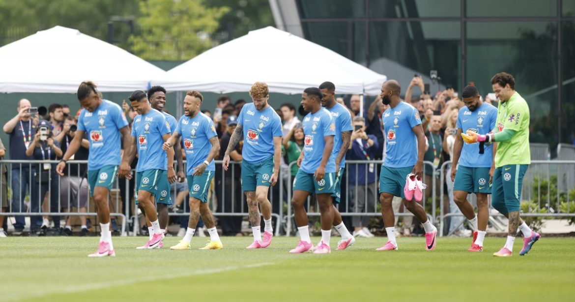 video:-sem-oito-titulares,-selecao-brasileira-inicia-preparacao-para-duelo-contra-o-japao-na-copa-do-mundo