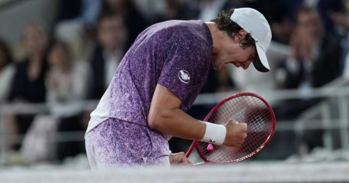 joao-fonseca-vence-ex-top-10-na-estreia-e-avanca-em-wimbledon-com-festa-brasileira