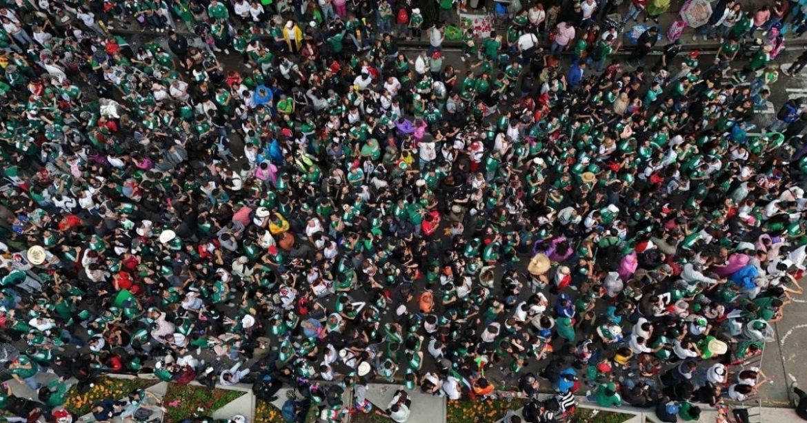 festa-por-classificacao-historica-do-mexico-termina-com-tres-mortos-por-asfixia