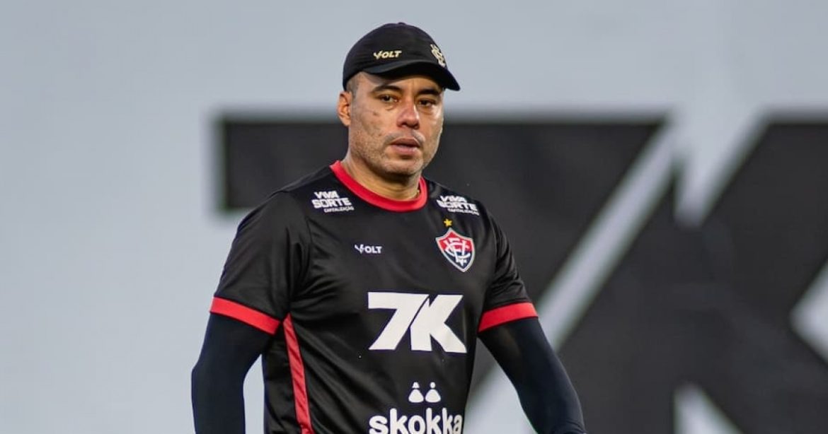 jair-ventura-despista-sobre-possivel-interesse-do-vasco:-“nao-me-sinto-confortavel-em-falar”
